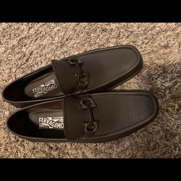 Salvatore Ferragamo 9.5 EE